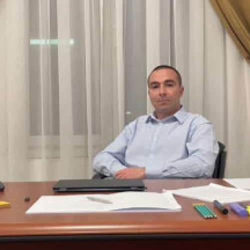 Deputatul USR Victor Ilie suspectat că nu înțelege impactul drogurilor, în timp ce un candidat independent este arestat pentru ultraj