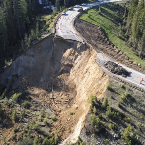 Drumul Teton Pass din Wyoming închis din cauza unei alunecări catastrofale de teren