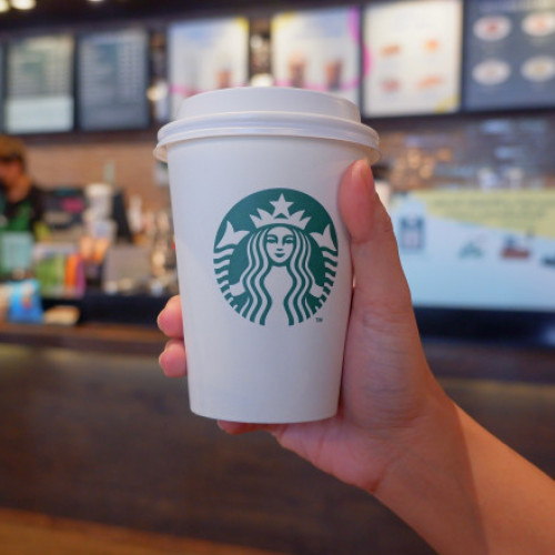 Starbucks înregistrează scăderi ale vânzărilor pe fondul prețurilor ridicate