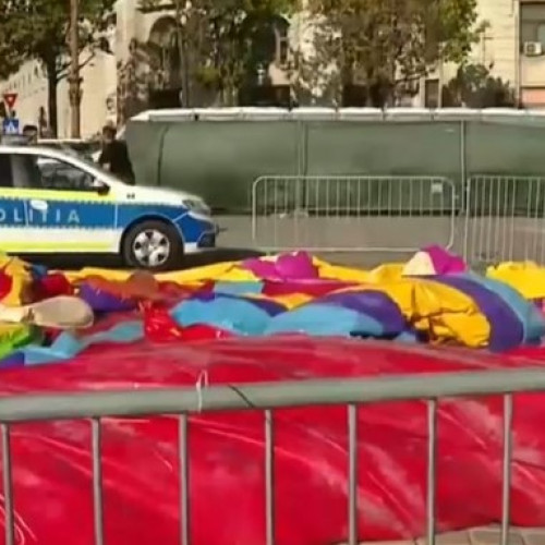 Accident în Tohanul Nou: O femeie și trei copii răniți de un tobogan gonflabil luat de vânt