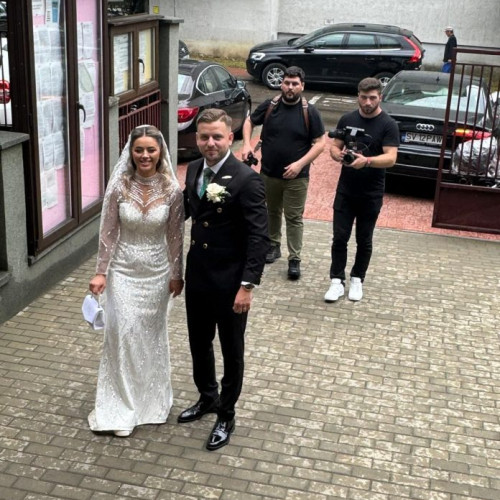 O mireasă a venit să voteze în rochie de mireasă la Suceava