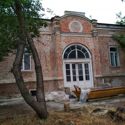 Renovare în cvasi-anonimat a unei clădiri istorice pe strada Eroilor