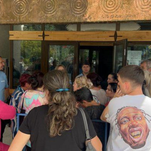 Haos la Prefectura Botoșani: Oameni așteaptă de ore întregi pentru validarea proceselor verbale