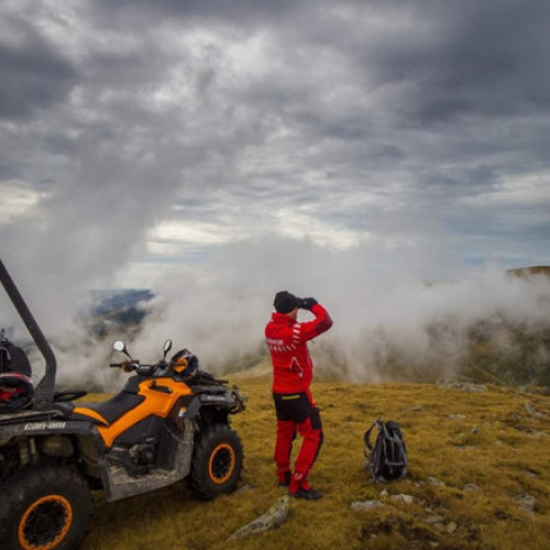 Salvamontiștii din Gorj și Hunedoara Intervin pentru Salvarea unei Persoane Inconștiente