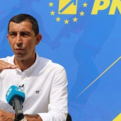 Senator și deputat solicită demisia președintelui PNL Mureș