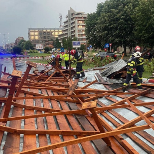 12 județe afectate de ploi și vijelii