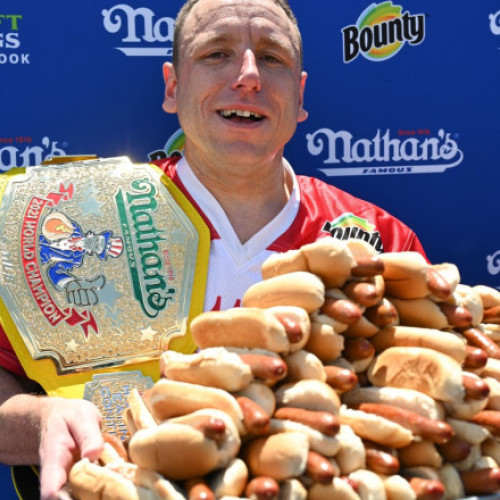 Joey Chestnut, exclus de la Nathan's Hot Dog Eating Contest din cauza unui contract vegan