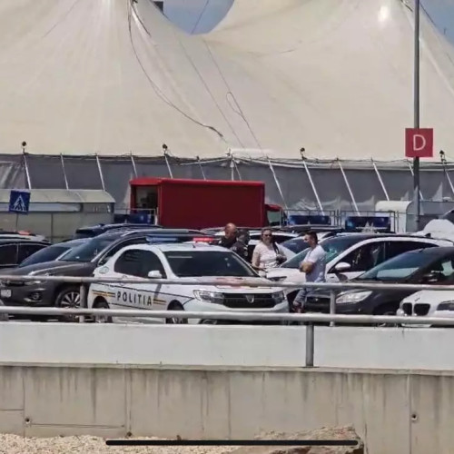 Bărbat stropit cu benzină în parcarea unui centru comercial din Constanța