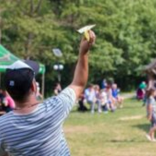 Eveniment caritabil "Avioane de hartie" in Parcul Noua