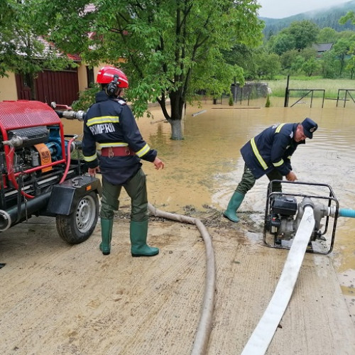Inundații în mai multe localități din județ