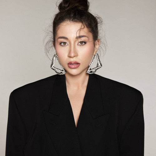 Nicole Cherry marchează un nou succes muzical: colaborare cu Puya pentru "Paharul sus"