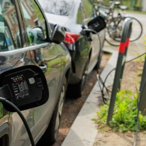 Comisia Europeană va impune tarife mai mari producătorilor chinezi de vehicule electrice