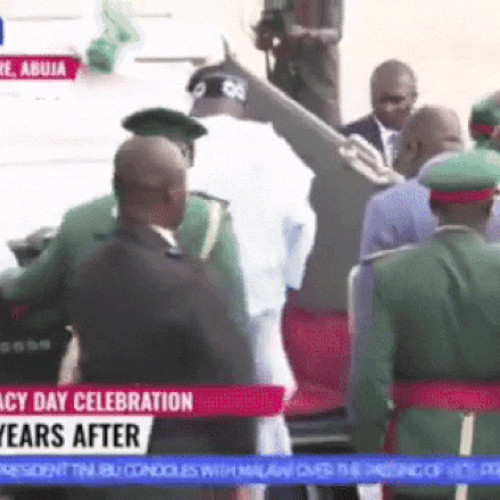 Președintele Nigeriei, Bola Tinubu, a căzut în timpul unei ceremonii oficiale