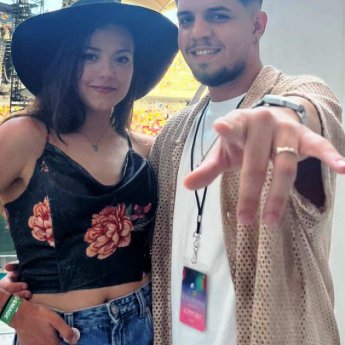 Bianca Babasa își apără fratele huiduit la concertul Coldplay