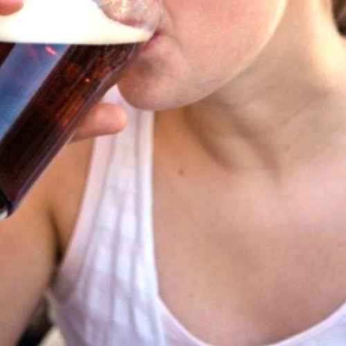 Femeie Din Hunedoara Provocă Scandaluri Sub Influenta Alcoolului