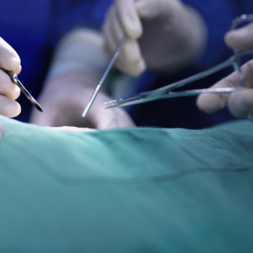 Medicul anchetat după decesul unei paciente poate da consultații, dar nu poate opera