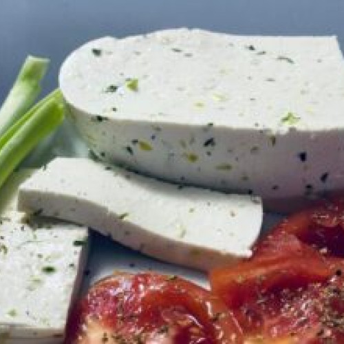 Familia Cojanu produce brânzeturi tradiționale de 300 de ani