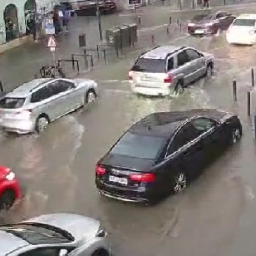Ploile torențiale au provocat haos pe străzile din Cluj