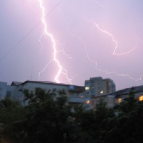 Avertizare Meteorologică: Instabilitate Atmosferică în Mai Multe Regiuni pe 14 Iunie