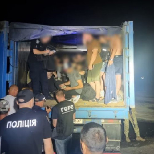 41 de bărbați ucraineni arestați încercând să părăsească țara în camion de cereale