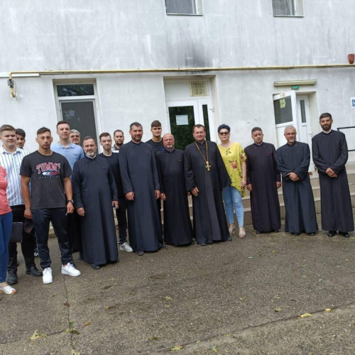 Preoții au donat materiale necesare centrelor pentru persoane cu dizabilități