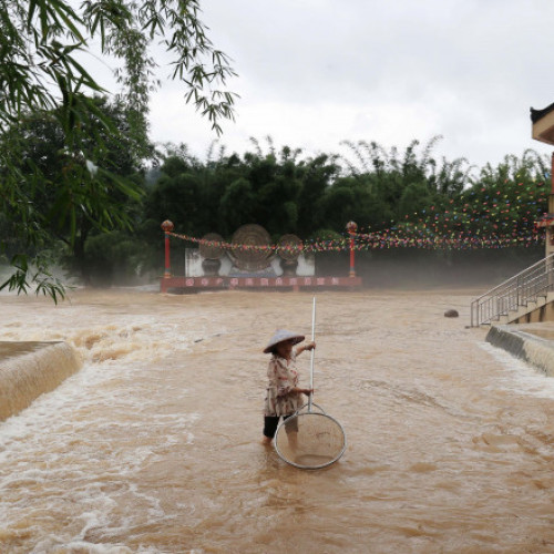 Avertizări de Caniculă și Inundații în China