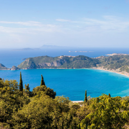 Un turist american de 55 de ani găsit mort pe insula Corfu