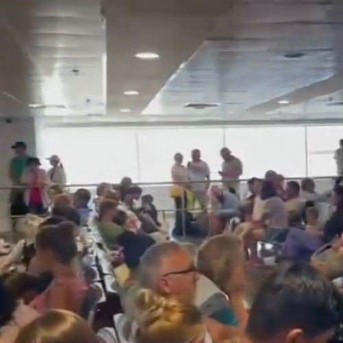 170 de români blocați pe aeroportul din Antalya