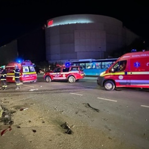 Accident grav în Piața Unirii: 12 persoane rănite