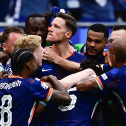 Olanda învinge Polonia în Grupa D a Campionatului European