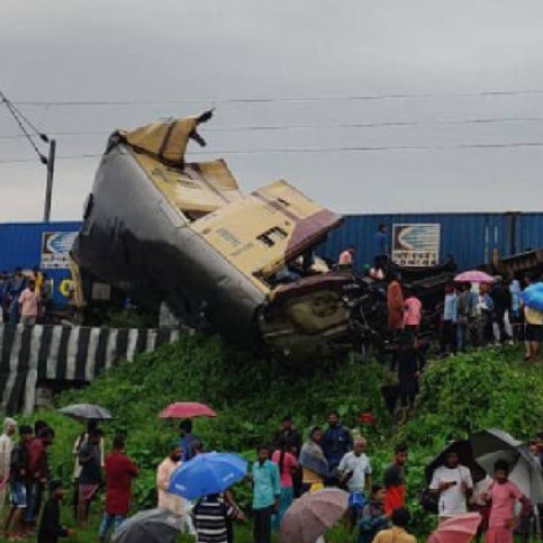 Accident feroviar în Bengalul de Vest: Cel puțin 13 morți și zeci de răniți