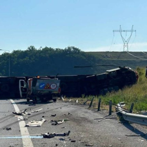 Accident Rutier pe Autostrada A3: Interventia Rapidă a Pompierilor Militari Mureșeni