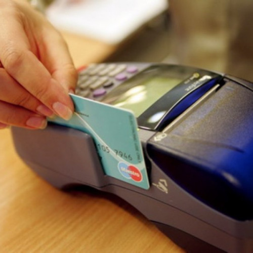 Legea obligă toți comercianții să accepte plata cu cardul