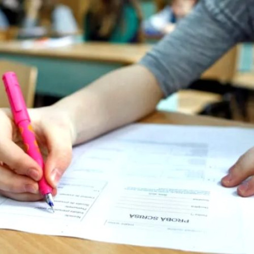 Peste 2.400 de candidați au început probele examenului de Bacalaureat