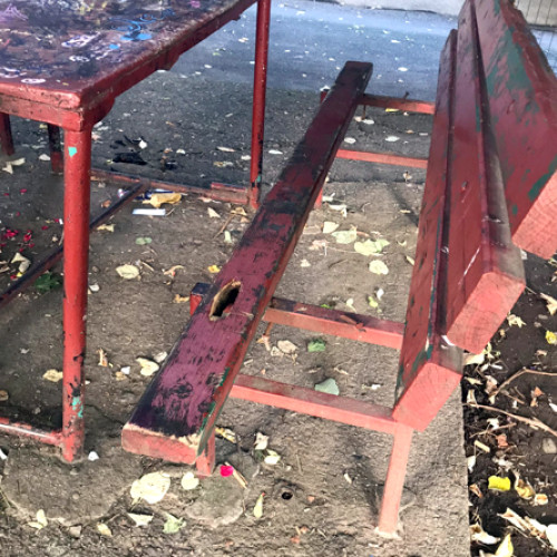 Locatarii din blocul de pe Bulevardul Decebal, Deva, suferă de zgomot provocat de copii