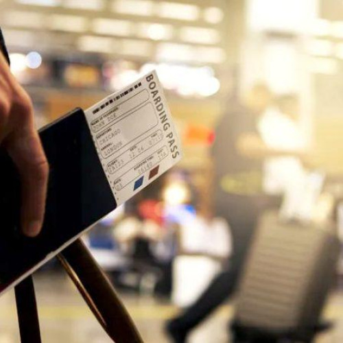 O nouă formă de escrocherie afectează turiștii care cumpără bilete de avion