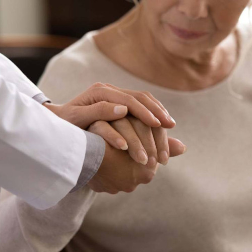 Un nou test de sânge poate prezice riscul reapariției cancerului de sân