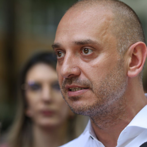 Primarul Sectorului 2, Radu Mihaiu, se prezintă la Poliție pentru plângerea penală legată de buletinele de vot prestampilate