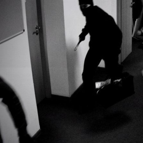 Mai mulți minori din Uricani, victime ale unui furt într-o stațiune de pe litoral