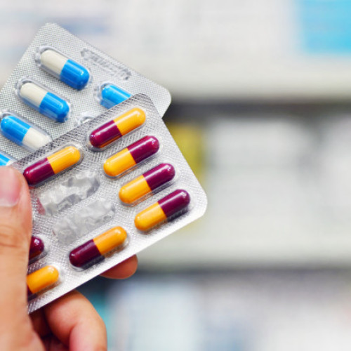 Sfaturi pentru vacanță: atenție la medicamentele din bagaj