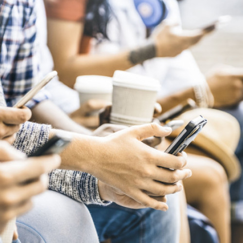 Districtul școlar din Los Angeles interzice utilizarea smartphone-urilor în școlile publice