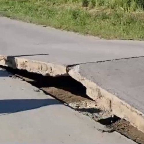 Drum din Gorj distrus de căldura extremă: Plăcile de beton s-au dilatat, provocând accidente