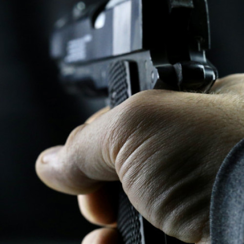 Incident la Poliția Băile Herculane: Un polițist s-a împușcat accidental