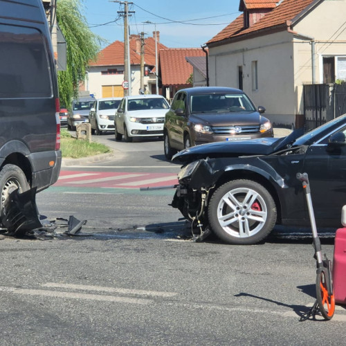 Accident de circulație în Alba Iulia: Două mașini implicate