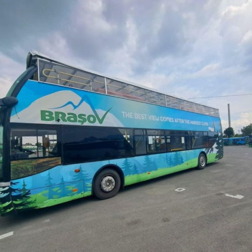 Autobuzul turistic supraetajat revine în Brașov