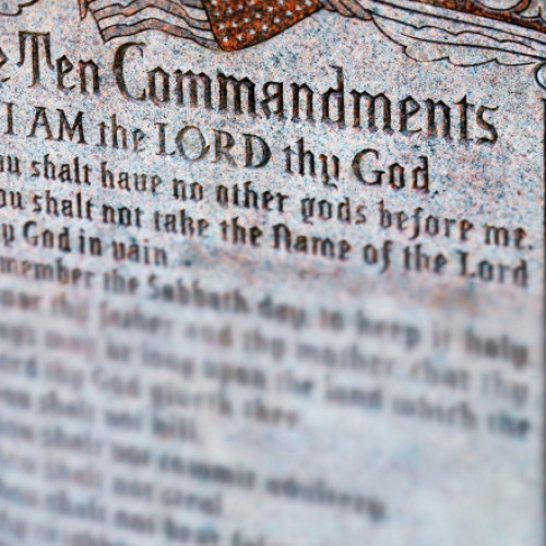 Guvernatorul statului Louisiana obligă afișarea celor Zece Porunci în școlile publice