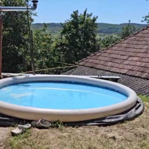 Tragedie la Cluj: Trei membri ai unei familii găsiți decedați lângă o piscină gonflabilă