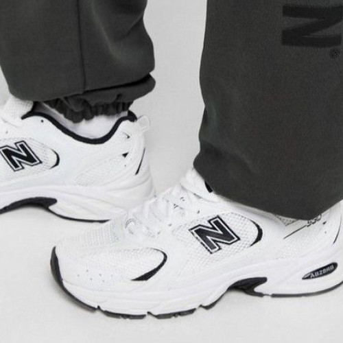 Sneakerșii New Balance pentru femei: Combină stilul și confortul în ținutele tale zilnice