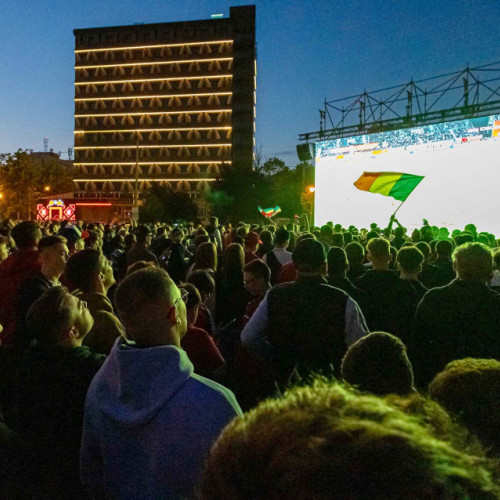 Meciurile naționalei de fotbal a României cu Belgia și Slovacia, transmise în aer liber pe esplanada de la "Păpădie"