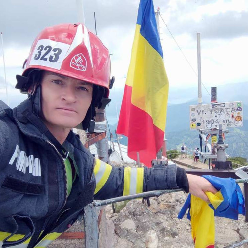 Pompierii din Bacău au impresionat la competiția "Scări pe Toaca"